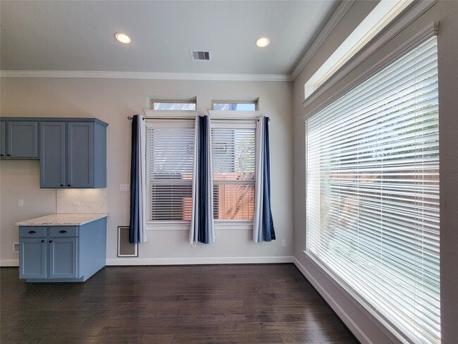 Building Photo - 935 W Lacey Garden Loop