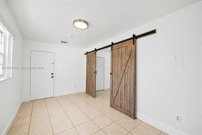 Building Photo - 3233 SW 25th St