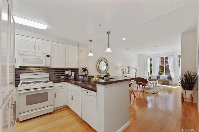 Building Photo - 260 Caldecott Ln