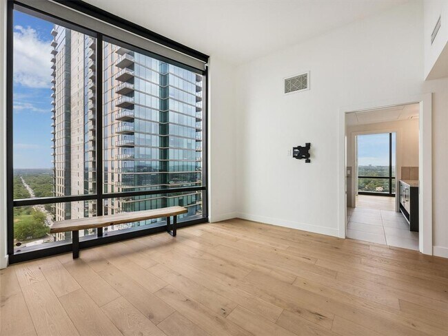 Building Photo - 70 Rainey St