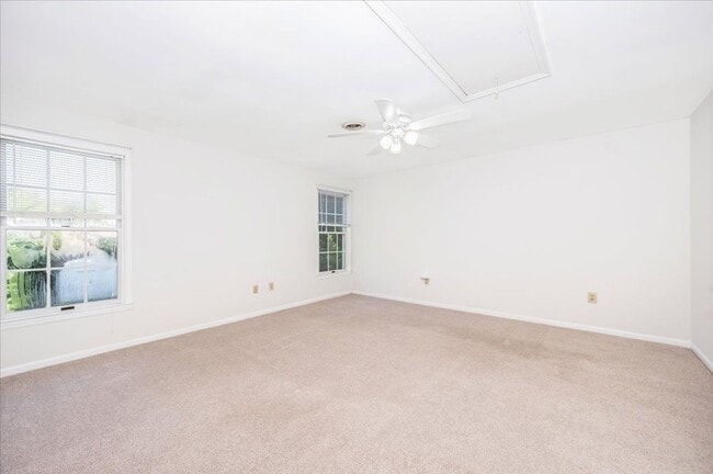 Building Photo - Oversized House in Point of Rocks for Lease