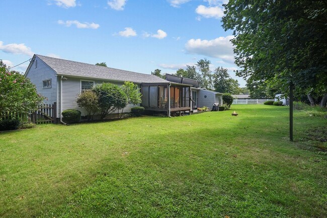 Building Photo - 26 Melanie Cir