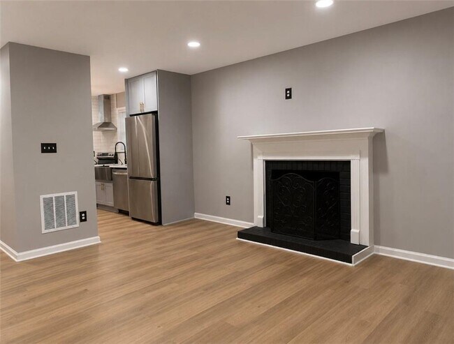 Building Photo - 5471 Park Pl S