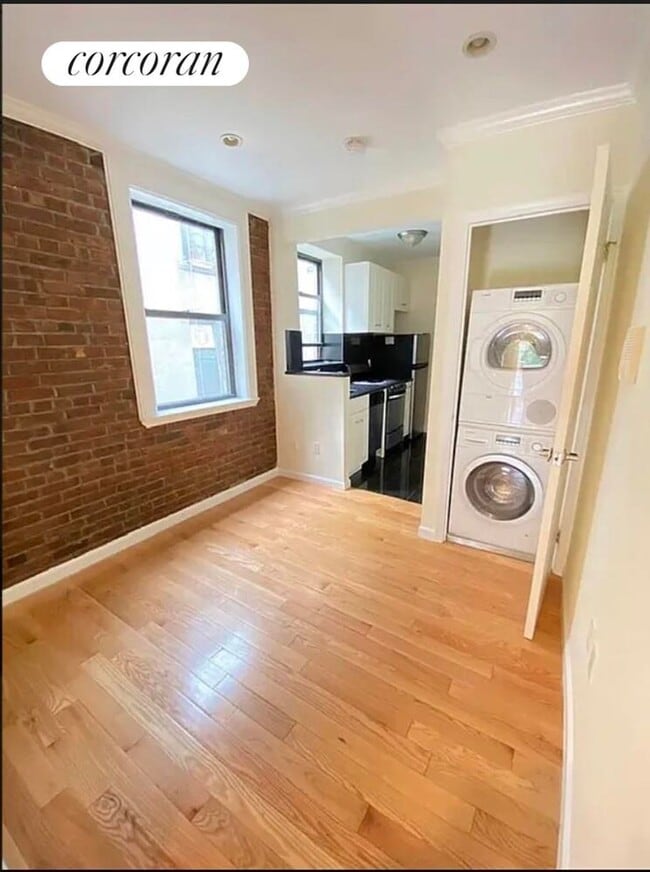 Primary Photo - 237 Henry St