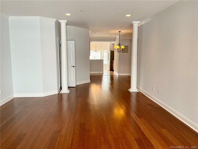 Building Photo - 10 Hayestown Rd