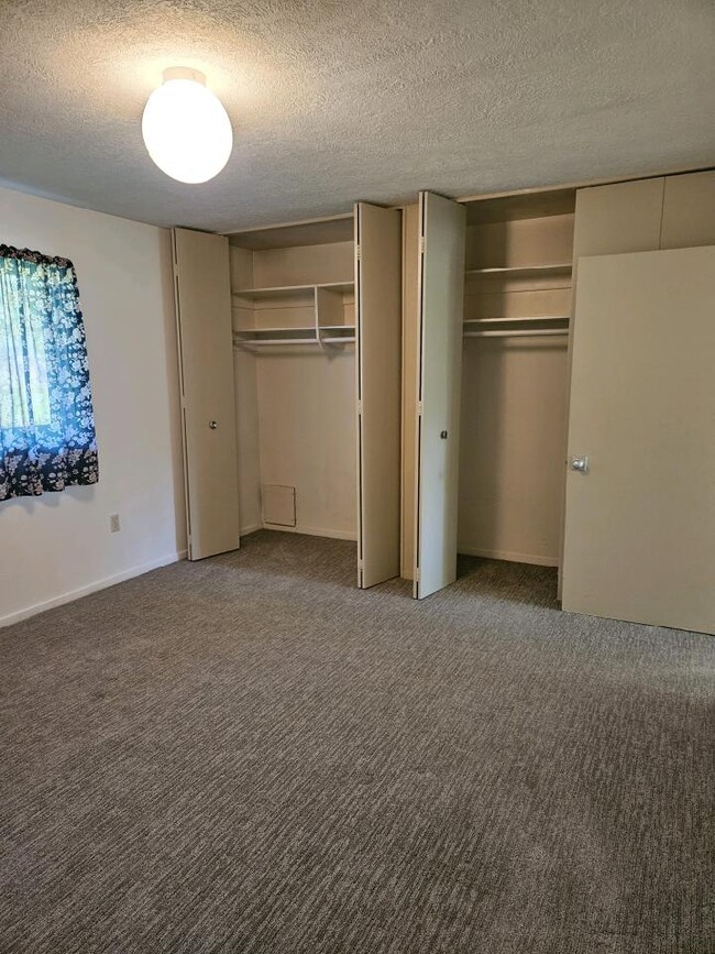 Building Photo - 1460 Vandenburg Cir