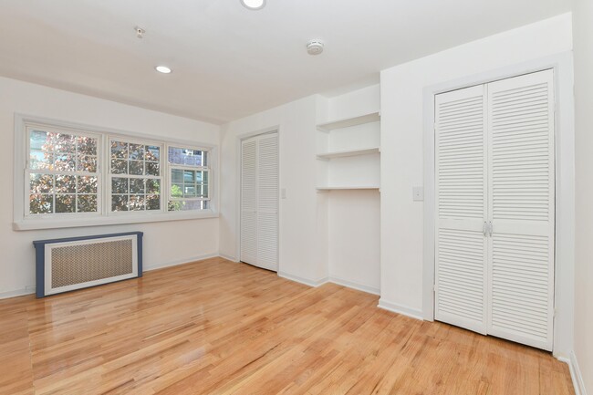 Building Photo - 520 34th St