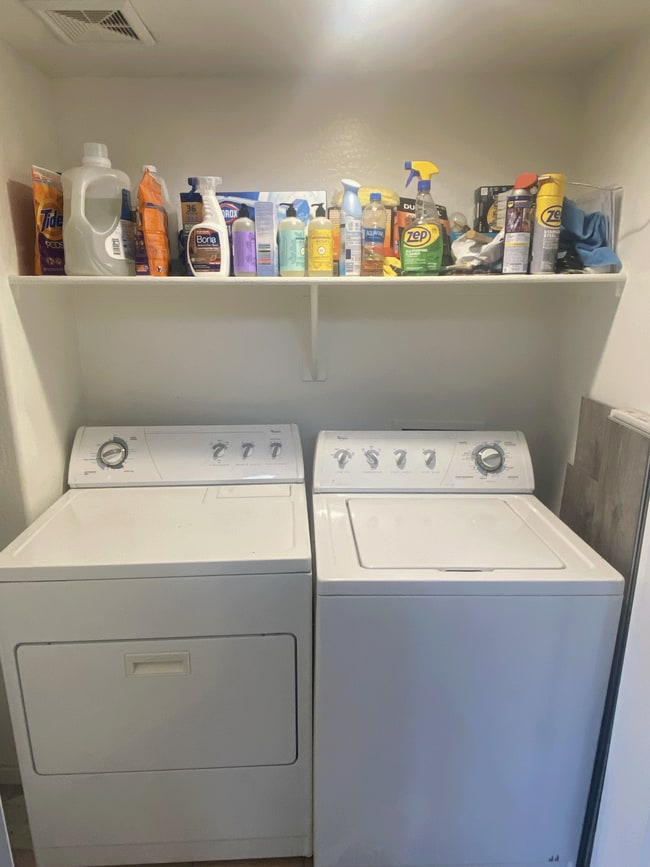 Building Photo - 330 S Farmer Ave