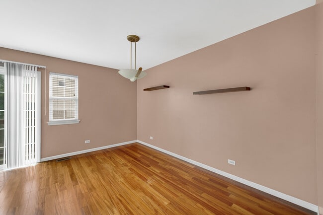 Building Photo - 62 E Clare Ct