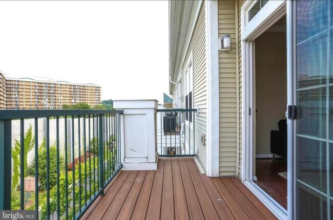Building Photo - 2465 Army Navy Dr