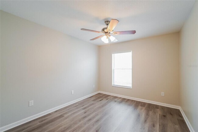 Building Photo - 521 Painted Leaf Dr