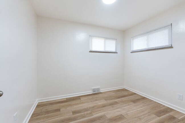 Building Photo - Updated 3 Bedroom Home for Rent with Garage & Fenced Yard