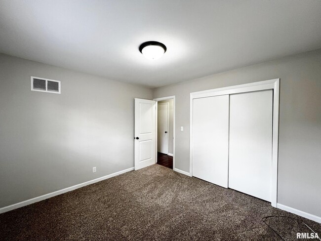 Building Photo - 2109 N Windermere Ave