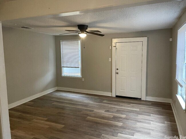 Building Photo - 202 Roosevelt Rd