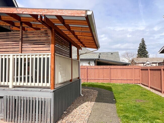 Building Photo - 3BD/2BA+FLEX HOME IN LEBANON