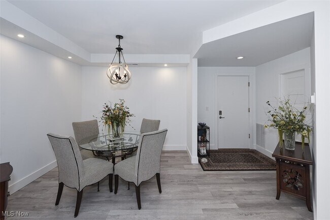 Building Photo - 19000 Lake Rd