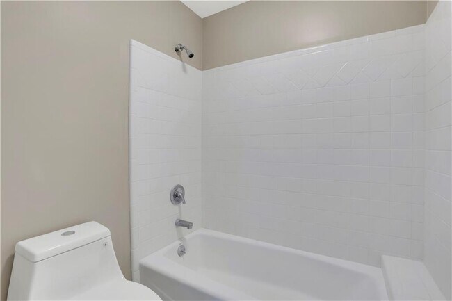 Building Photo - 2020 Oak Ln