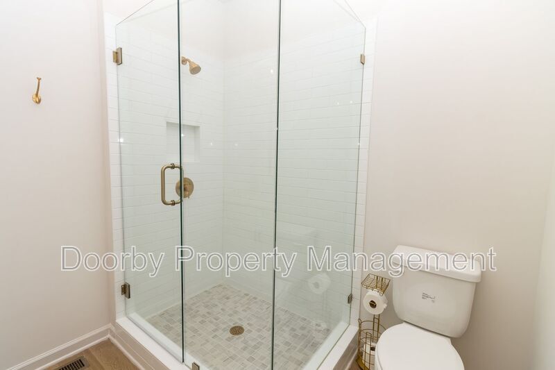 Building Photo - 642 Belletrace Cir