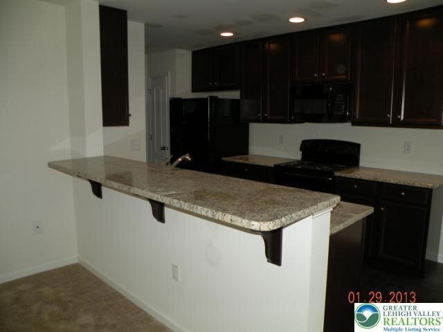 Building Photo - 5985 Valley Forge Dr