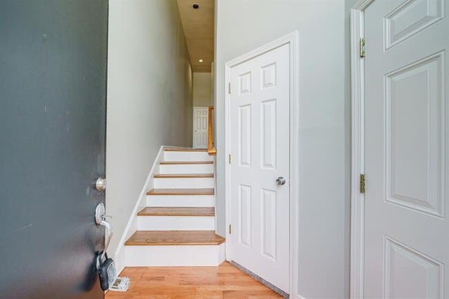 Building Photo - 4010 Roswell Rd NE