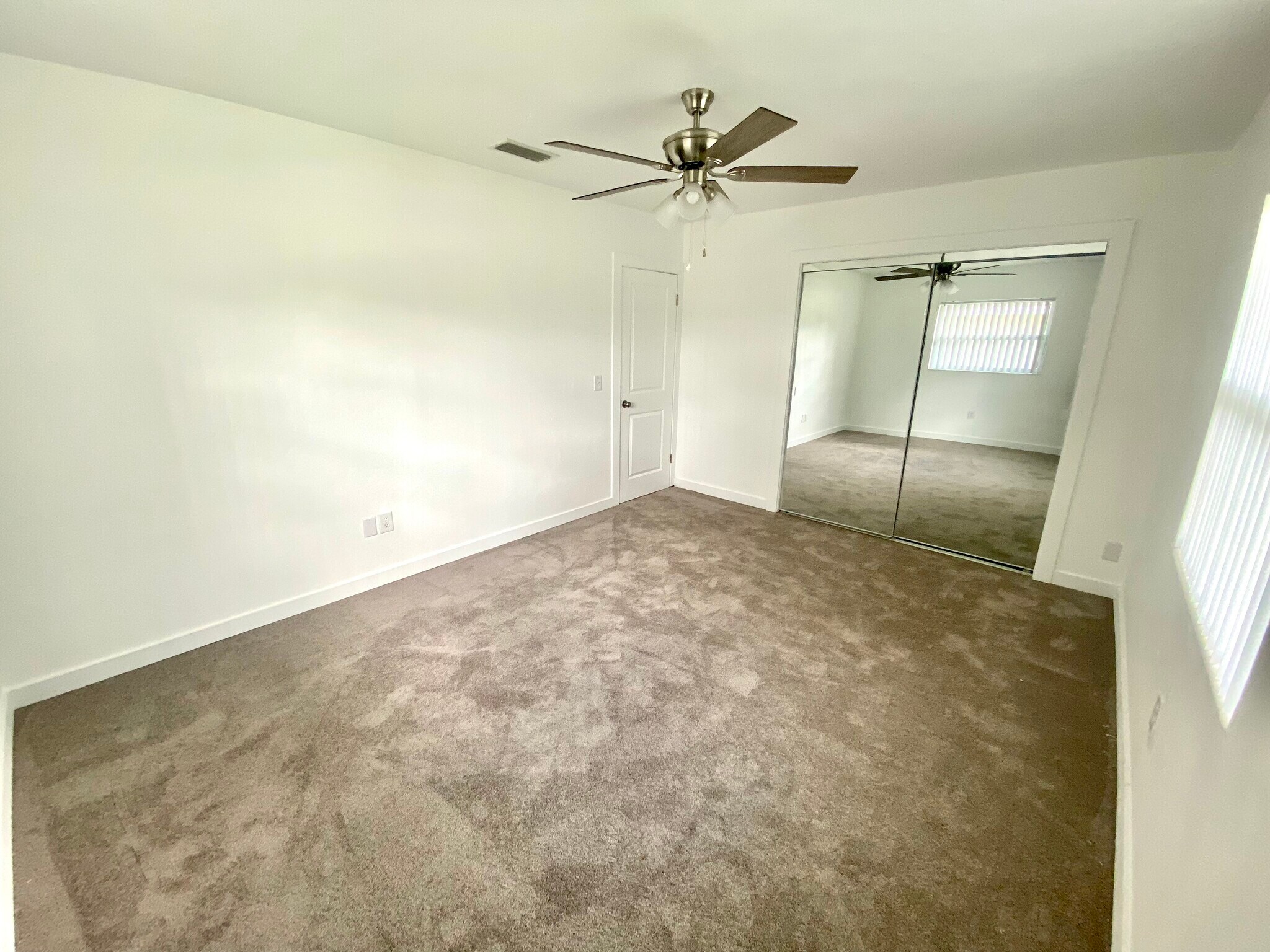 Building Photo - 1214 Eden Dr