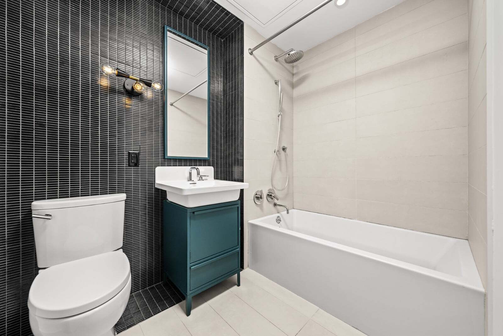 Building Photo - 123 Melrose St