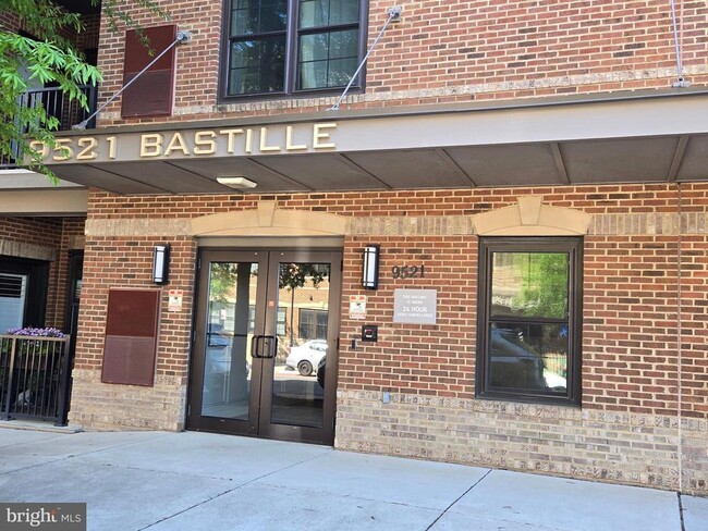Building Photo - 9521 Bastille St