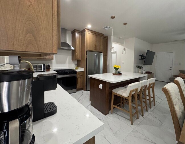Building Photo - 4706 E Ortega St