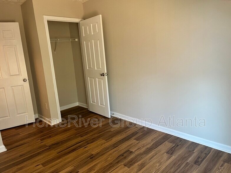 Building Photo - 11424 S Grove Dr