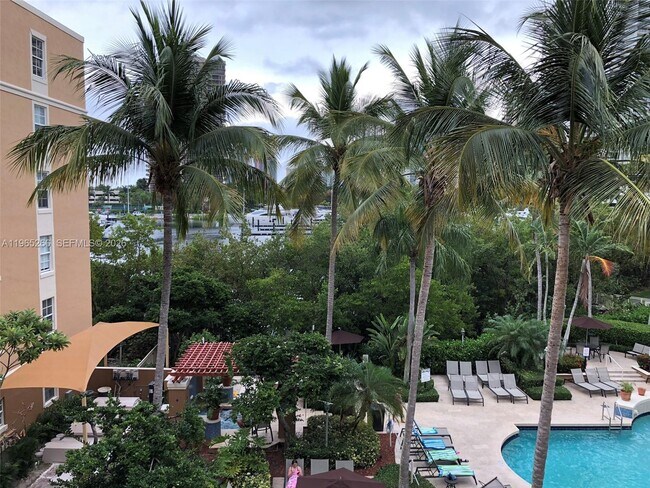 Building Photo - 19801 E Country Club Dr