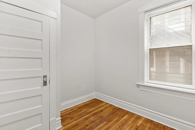 Building Photo - 3176 Gustine Ave