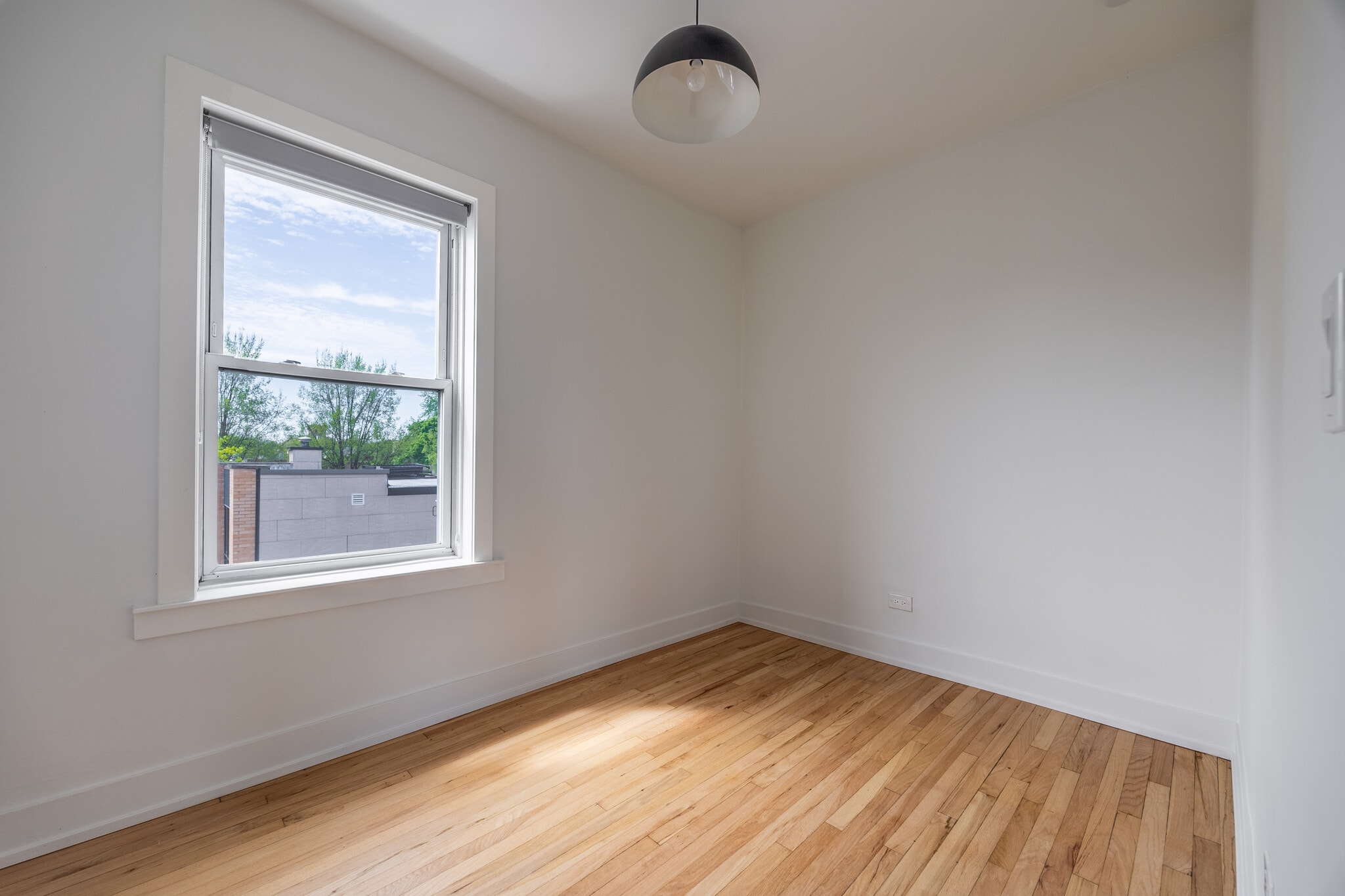 Building Photo - 3051 W Medill Ave