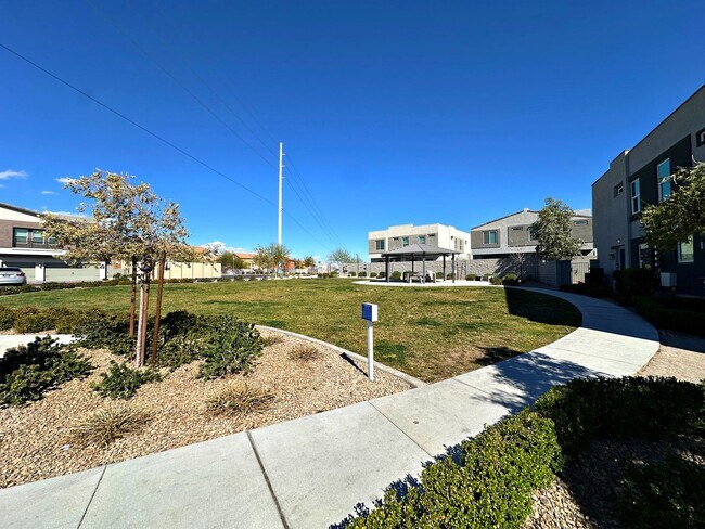 Building Photo - BRAND NEW BUILD! 2 BEDROOM TOWNHOME!