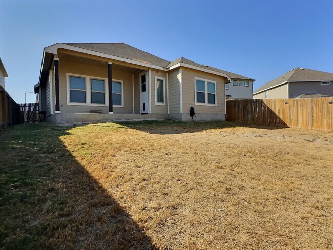 Building Photo - "Charming 3-Bed Oasis in San Antonio – Spa...