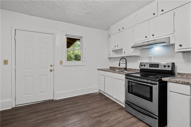 Building Photo - 3996 Campbellton Rd SW