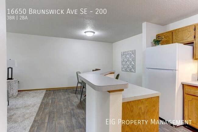 Building Photo - 16650 Brunswick Ave SE