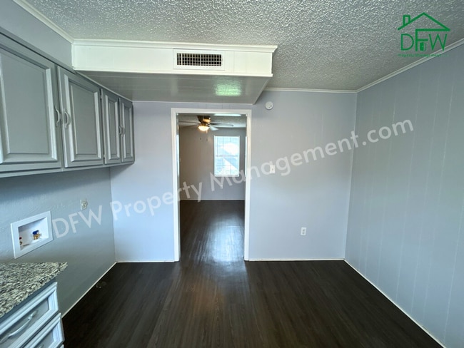 Building Photo - 1603 Voirin Rd