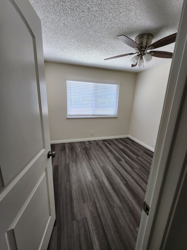 Building Photo - Newly Remodeled 3-Bedroom, 2-Bathroom Home...