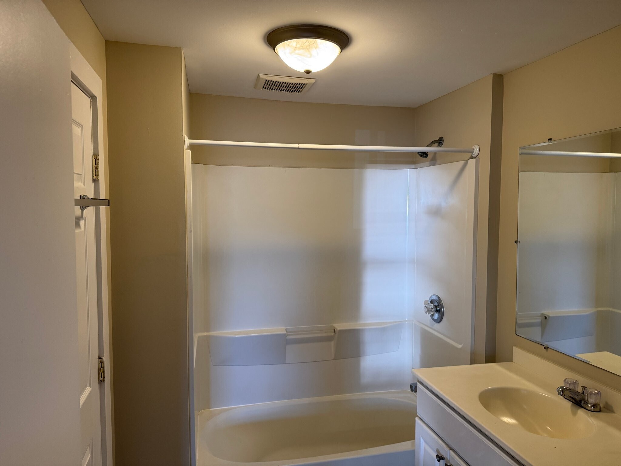 Building Photo - 98 Van Den Noort St