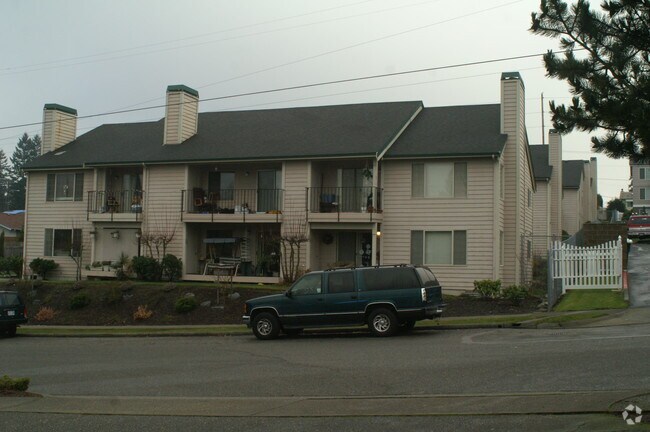 Building Photo - Hampton Village