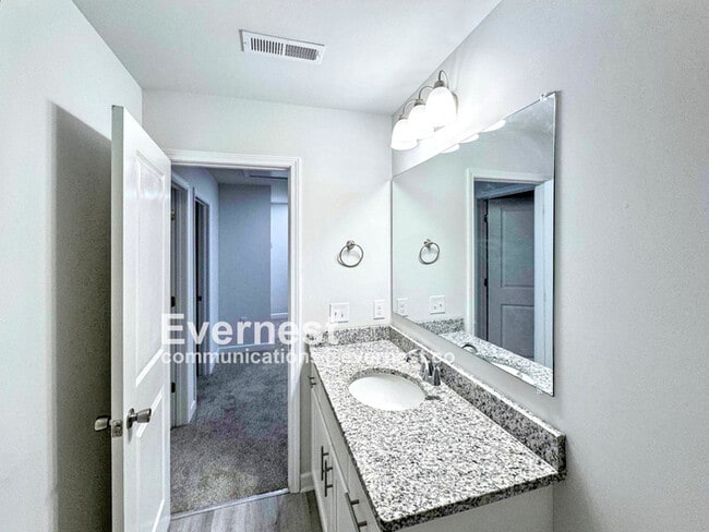 Building Photo - 3902 Fairall Dr