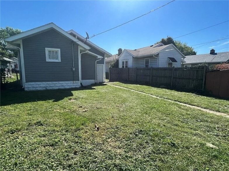 Building Photo - 2430 Indianapolis Ave