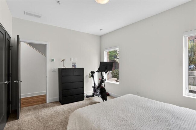 Building Photo - 1214 Chelsea Cir NW