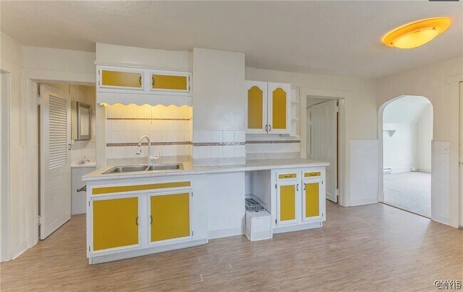 Building Photo - 1607 Burnet Ave