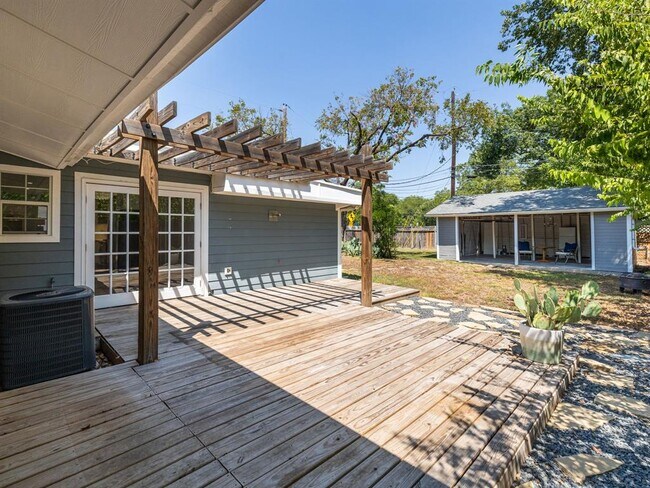 Building Photo - 1112 Arcadia Ave