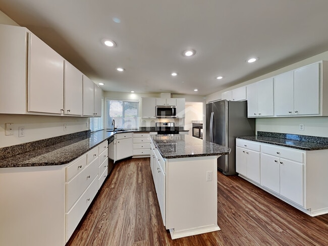 Building Photo - 5521 44th Ct SE