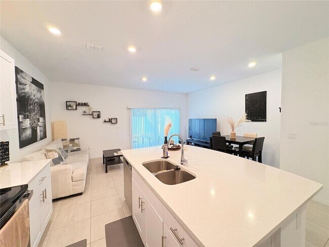 Building Photo - 5020 Revolutionary Wy