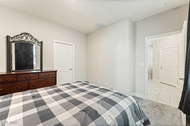 Building Photo - 457 Spring Dove Ave