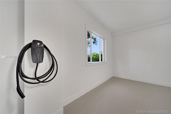 Building Photo - 2 Flamingo Hammock Rd