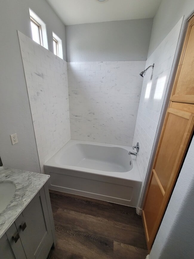 Building Photo - Gorgeous 2/2.5 condo for rent in Scottsdale.